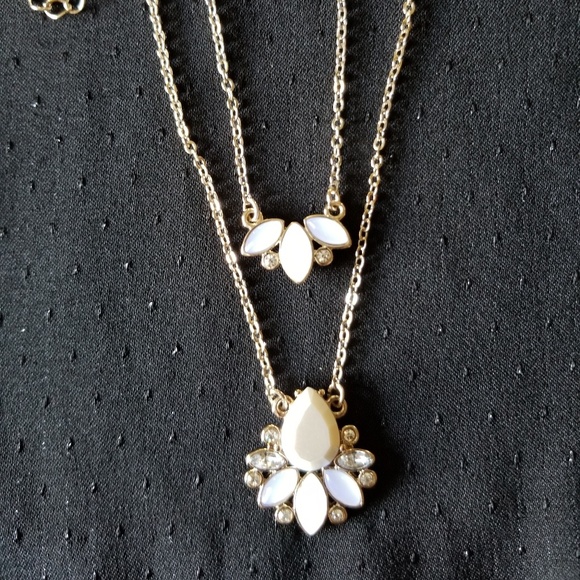 Premier Designs White and Rhinestone Necklace - Picture 2 of 4
